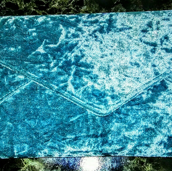 (NEW)! Soft! Baby Blue Crush Velvet Clutch! - Picture 7 of 8
